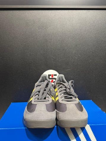Adidas - Platte schoenen - Maat: EU 42, Nieuw