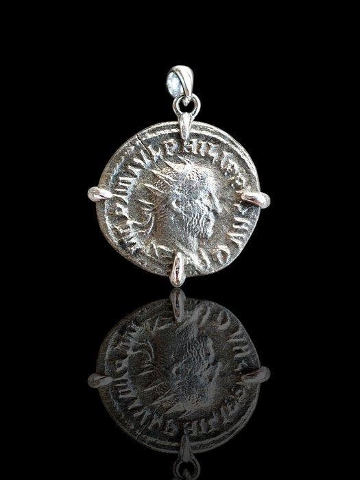 Oud-Romeins, Keizerrijk Zilver Munthanger - Antoniniano, Handtassen en Accessoires, Antieke sieraden