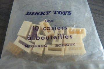 Dinky Toys 1:43 - Voiture miniature (3) - Autocar Isobloc +
