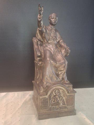Figuur - Papst Pius X auf Vatikansessel - 41 cm - Metaal