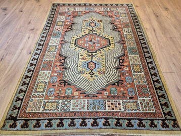 Tapis de style Malayer oriental avec un médaillon, Nieuw