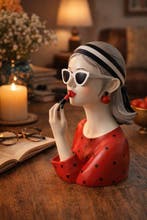Buste, Vintage Stijl Damesbuste met Lipstick –