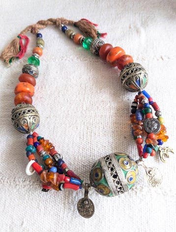 Hars, Zilver, Emaille metaal, glasparels, barnsteen,, Antiek en Kunst