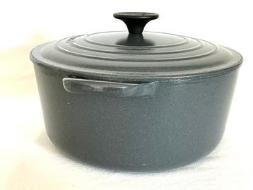 Le Creuset, Geëmailleerde gietijzeren kookpot nr 24 -, Antiek en Kunst