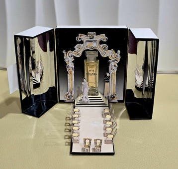 Chanel - Parfumfles - Chanel N5 - Glas, karton - Zonder