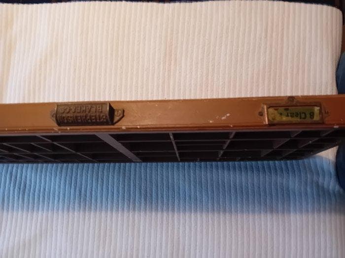 Industriële apparatuur - Nederland - Decoratieve letterbak, Antiek en Kunst, Antiek | Wandborden en Tegels