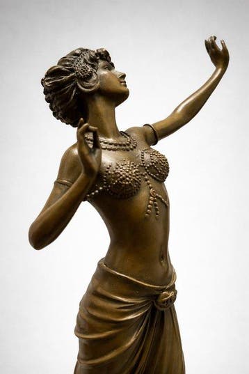 F.Paris - sculptuur, Elegante, sierlijke vrouw - 36 cm -