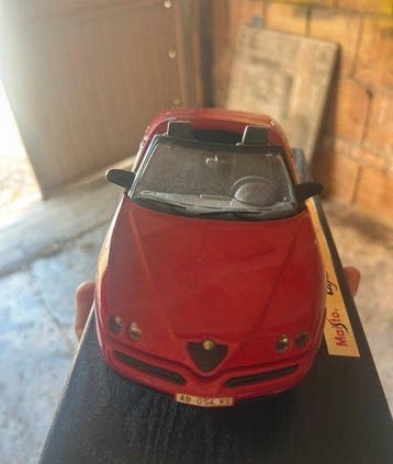 Maisto 1:18 - Modelauto - Alfa Romeo Spider (1995), Nieuw