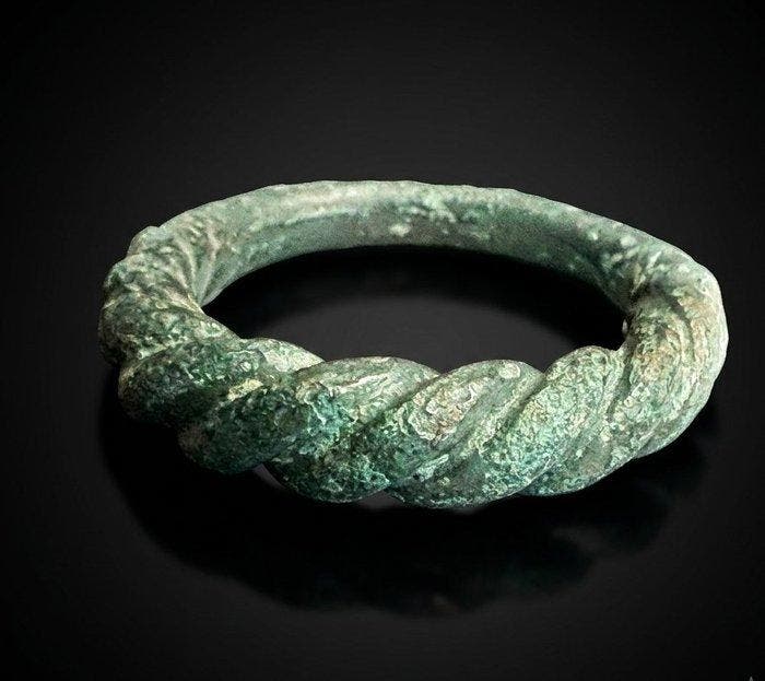 Viking periode Brons gedraaide ring, 9e–11e eeuw na Christus, Bijoux, Sacs & Beauté, Bijoux anciens
