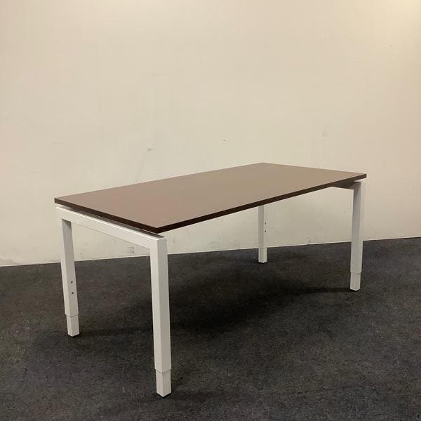 bureau 160x80 cm, hoogte verstelbaar - 4 poot, wit - bruin, Huis en Inrichting, Bureaus, Gebruikt, In hoogte verstelbaar