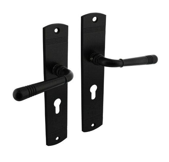 Intersteel deurkruk Helena op schild 230x44mm PC55 zwart, Doe-het-zelf en Bouw, Hang- en Sluitwerk, Ophalen of Verzenden