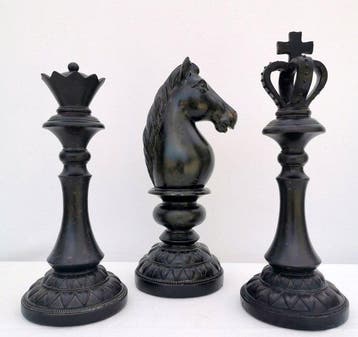 Statue, Beeld, 3 schaakstukken - 33 cm - Hars - 33 cm -