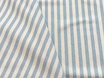 Meubelstof met blauwe en witte strepen – 2,50 x 2,80 m –