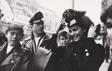 Araldo di Crollalanza - Claudia Cardinale et les blousons