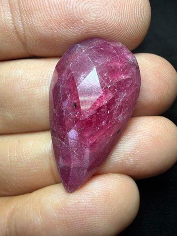 Rubis Éblouissant cabochon de rubis du Mozambique. 100%