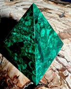 piramide en natuurlijke malachiet uit Congo van de hoogste, Collections