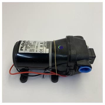 Bieden: Flojet 24V Fresh Water Pump 8.7 LPM - 25 Psi - Auto, Ophalen of Verzenden