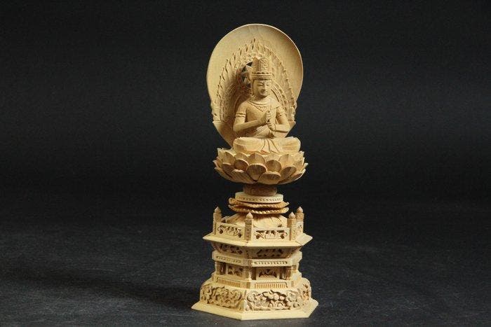 Intricately Carved Dainichi Nyorai (Cosmic Buddha) with Halo, Antiquités & Art, Antiquités | Autres Antiquités