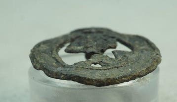 Medieval pewter Pilgrims Badge with head - 16 mm (Zonder
