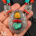 Rode koraal , Barnsteen, Himalayaanse Turkoois (howliet) -
