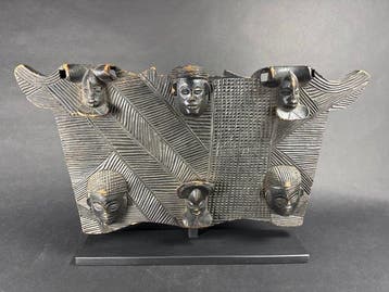 Paneel met maskers - sculptuur - Tshokwe - Congo, Antiek en Kunst