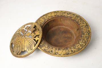 Brander - IJzer - Paulownia Crest met deksel, Antiek en Kunst
