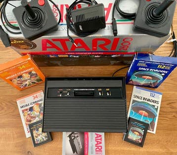 Atari - 2600 darth vader edition CIB + 2 Joysticks + 2 games, Nieuw