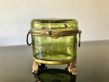 Bohemian glass jewelry box - Moser or Kralik. - Sieradendoos