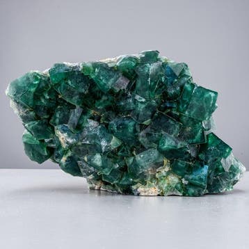 Majestueuze fluoriet-clusters, kristallijne helderheid – het