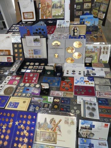 Wereld. Collection of coins/banknote/medals/euro inkl. pp
