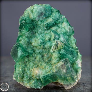 Agrégat unique de fluorite – Beauté cristalline en vert