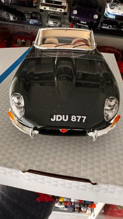Bburago 1:18 - Modelauto - Jaguar E-Type cabriolé - Ano 1961, Hobby & Loisirs créatifs, Voitures miniatures | 1:5 à 1:12