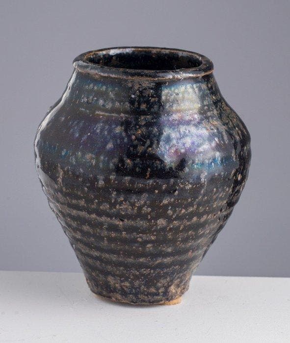 Yuan Balustre Vase in Henan zwart geglazuurd aardewerk met, Antiquités & Art, Antiquités | Autres Antiquités
