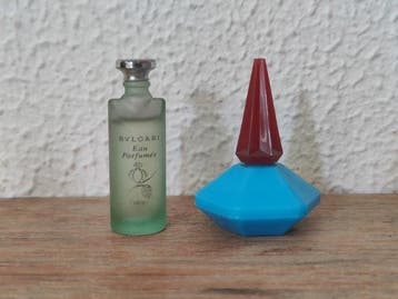 Collectie merkartikelen - 8 Vintage Parfume Bottles - oa