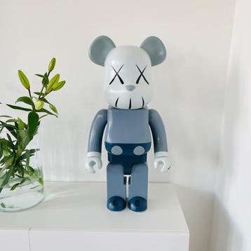 Kaws (1974) - Companion (Grey/Blue), Bearbrick 1000%