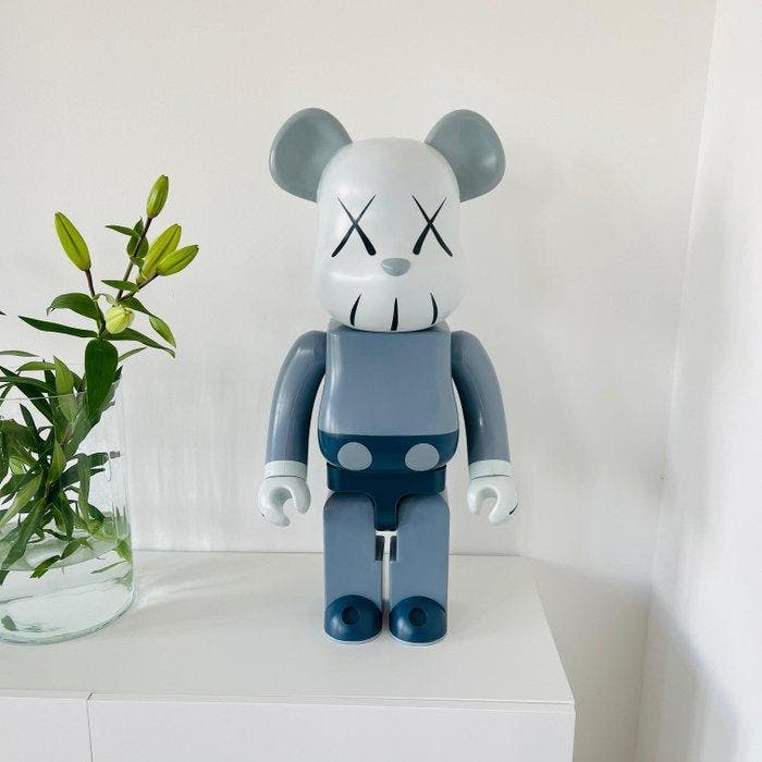 Kaws (1974) - Companion (Grey/Blue), Bearbrick 1000%, Antiek en Kunst, Kunst | Designobjecten