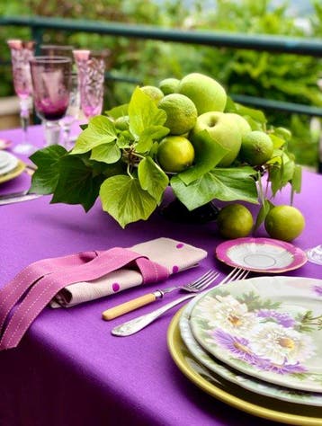 Nappe pour grandes tables, avec une couleur lavande élégante