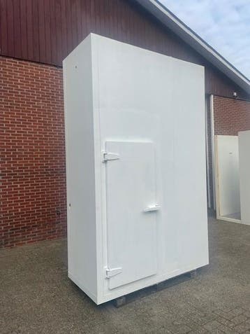 Koelcel 196 x 91 x 316 cm met glazenruit