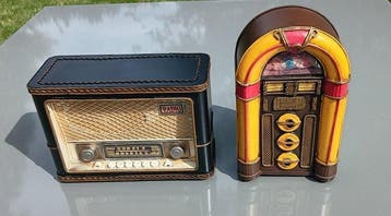 Tirelire (2) - jukebox en radio - Métal - Tirelires vintage