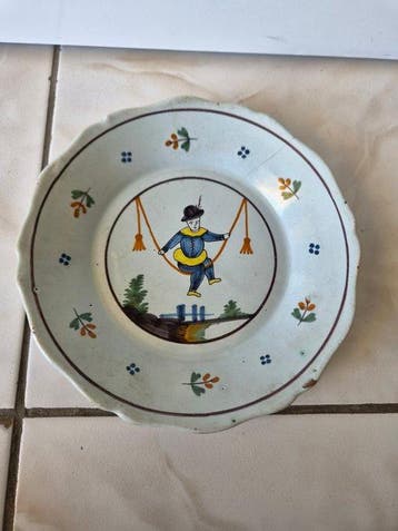 NEVERS - Assiette - Faïence - Assiette polychrome, Antiquités & Art