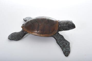 sculptuur, Turtle crawling - 22 cm - Gepatineerd brons