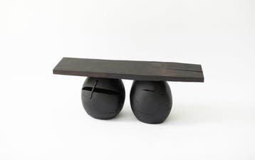 Ros Khavro - Bijzettafel - Massief hout - Uniek -