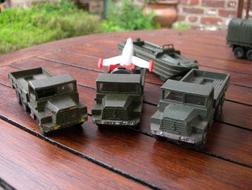 Dinky Toys - Véhicule militaire miniature (4) - Camions