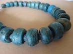 Ketting met 29 mooie, blauw-groene Hebron kralen, Palestina,, Antiek en Kunst
