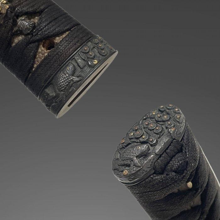 Katana - Antiek Nihonto, Fuchikashira met karper- en, Antiek en Kunst, Antiek | Overige Antiek