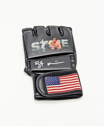 Stipe Miocic - Gesigneerde MMA-handschoen -, Nieuw