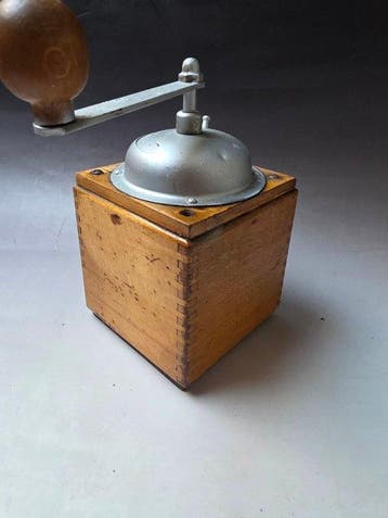 Pe.De - Koffiemolen - Hout, Metaal, Antiek en Kunst