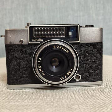 Minolta Repo with 2,8/30mm | Half frame Analoge camera