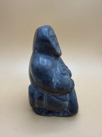 Pecheur Inuit et son poisson - Sculpture - États-Unis (Sans