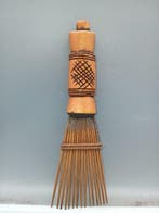 Peigne Bamiléké - Beeld - Bamiléké-kam - Bamileke - Kameroen